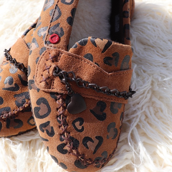 Uggs Slippers Cheetah I HEART UGG like new!!! - Picture 4 of 4